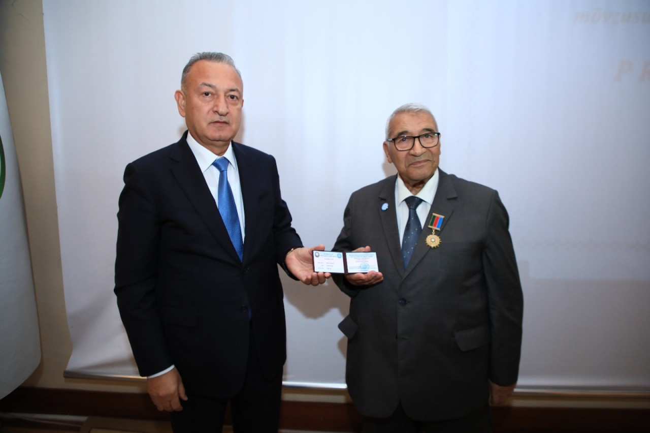 Gəncədə Müstəqilliyin Bərpası Gününə həsr olunan regional konfrans keçirildi - FOTOLAR